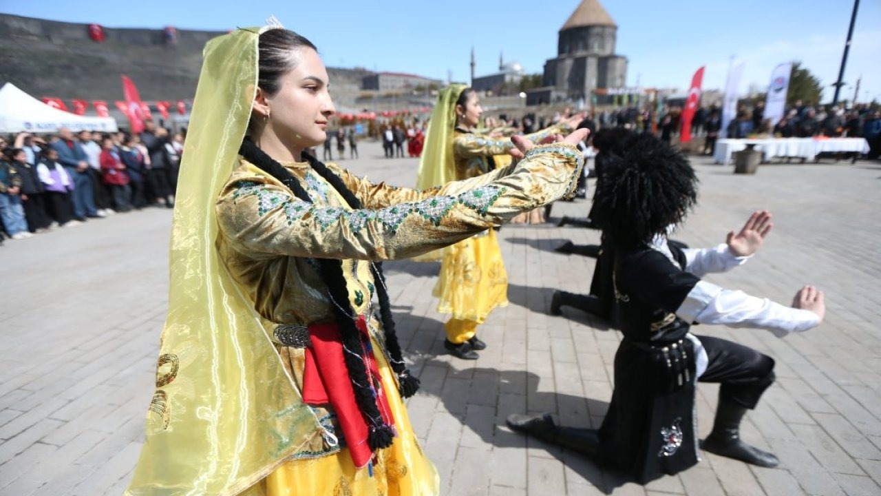 Kars ve Ardahan'da Nevruz Bayramı kutlandı