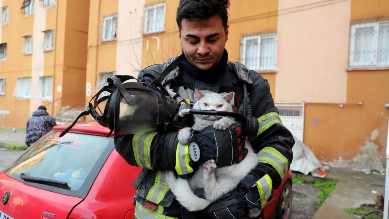 Mersin'de çıkan ev yangını söndürüldü