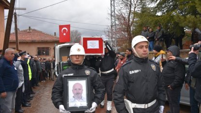 Mersin'de trafik kazasında şehit olan polis memuru Ünal, Kırıkkale'de son yolculuğuna uğurlandı