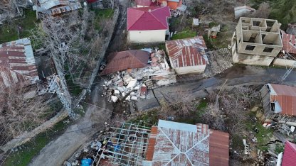 Mersin'deki heyelanda ilk incelemede 65 evin hasar gördüğü tespit edildi