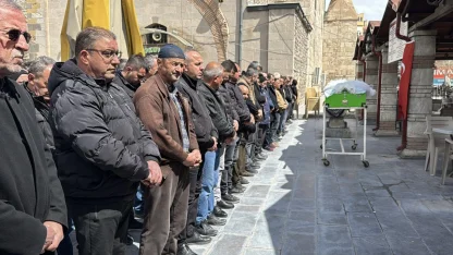Niğde'de boşanma aşamasındaki kocası tarafından öldürülen kadının cenazesi defnedildi