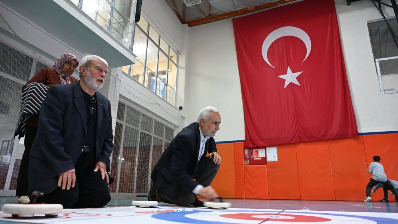 Osmaniye'de dede ve nineler spor müsabakalarında torunlarıyla yarıştı