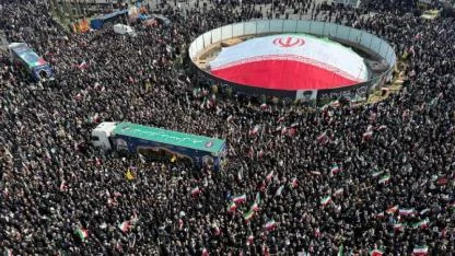 Ali Laricani için Tahran'da büyük cenaze töreni düzenlendi