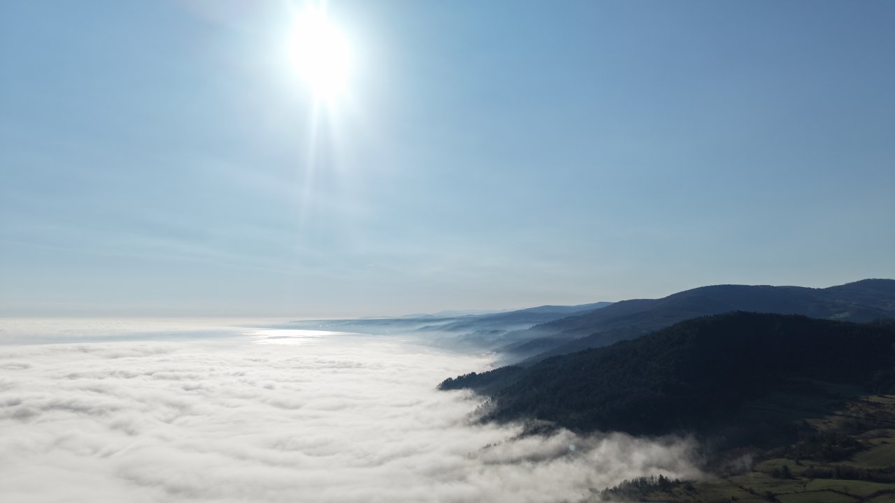 Samsun'da Karadeniz'in üzerini kaplayan sis dronla görüntülendi