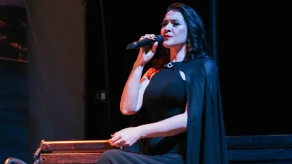 Sanatçı Ezgi Köker, yeni albümü "İstanbul Şarkıcısı" ile müzikseverlerle buluştu