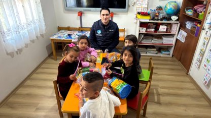 Ülkü Ocakları, İzmir'deki ilkokulu yenileyerek öğrencilere destek sağladı