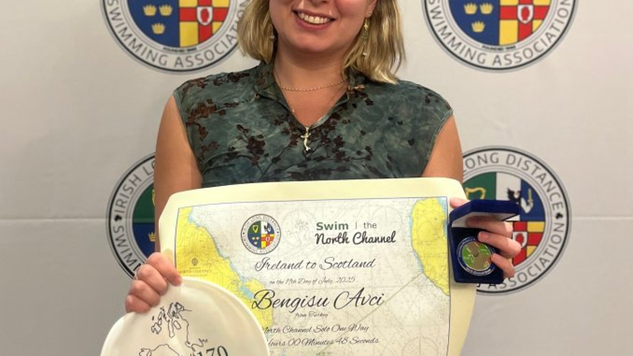 Ultramaraton yüzücüsü Bengisu Avcı, Okyanus Yedilisi'ni tamamlayan ilk Türk olarak ödüllendirildi