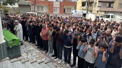 Adana’da gölde boğulma tehlikesi geçiren üniversite öğrencisi, tedavi altına alındığı hastanede hayatını kaybetti.