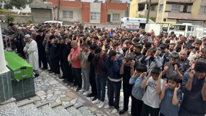 Adana’da gölde boğulma tehlikesi geçiren üniversite öğrencisi, tedavi altına alındığı hastanede hayatını kaybetti.