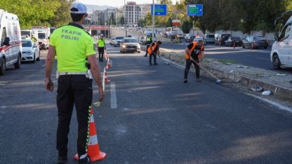 İzmir Bornova'da feci kaza: TIR 9 araca çarptı, 2 kişi öldü, 5 kişi yaralandı