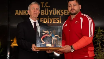 Mansur Yavaş, madalya kazanan ASKİ sporcularını ağırladı