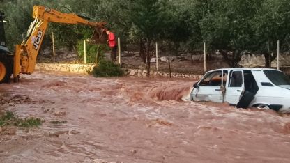 Adana Kozan'da sağanak ve dolu etkili oldu