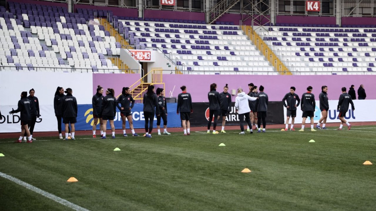 A Milli Kadın Futbol Takımı, İsviçre maçının hazırlıklarına başladı
