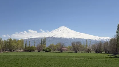 Ağrı Dağı yeniden beyaza büründü