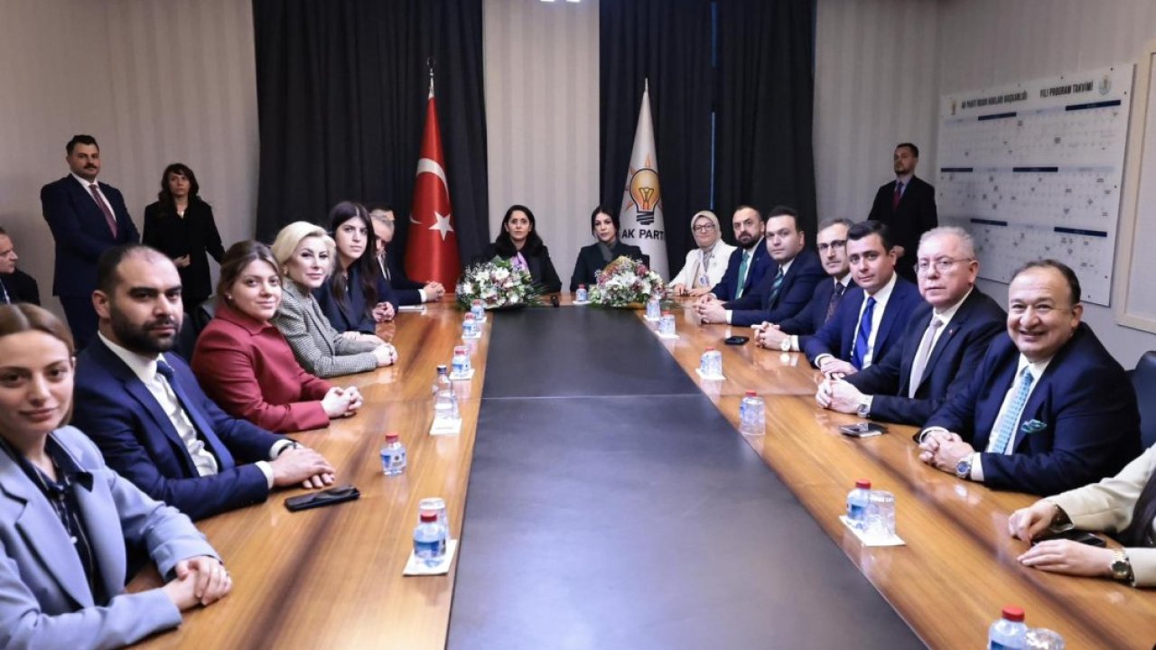 AK Parti Çevre ve Şehircilik Politikaları Başkanı Tuncer, görevini Ayan'a devretti