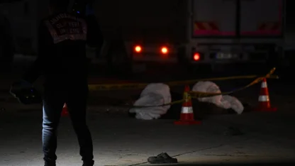 Ankara'da takla atan otomobilin çarptığı tır sürücüsü hayatını kaybetti