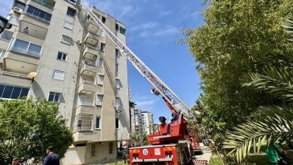 Antalya'da bir apartmanın teras katında çıkan yangın söndürüldü