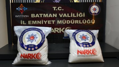 Batman'da çekicinin taşıdığı araçta 24 kilo 600 gram metamfetamin ele geçirildi