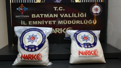 Batman'da çekicinin taşıdığı araçta 24 kilo 600 gram metamfetamin ele geçirildi