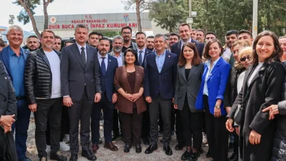 CHP Genel Başkanı Özel, Buca Cezaevi'nde ziyaretlerde bulundu