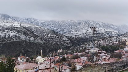 Çorum'un yüksek kesimlerine nisan ayında kar yağışı sürüyor