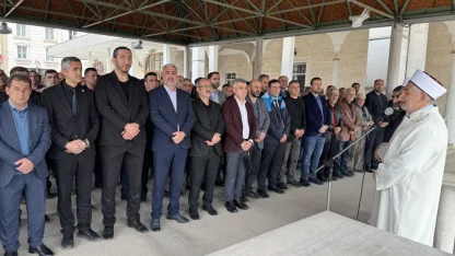 Diyarbakır ve çevre illerde Kahramanmaraş'taki okul saldırısında ölenler için gıyabi cenaze namazı kılındı