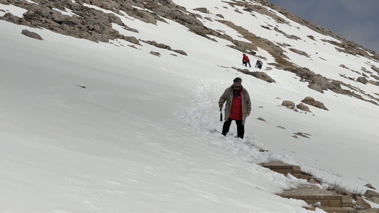Dünya mirası Nemrut sezonun ilk ziyaretçilerini ağırladı