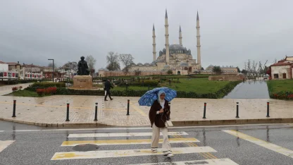 Edirne'de sağanak hayatı olumsuz etkiledi