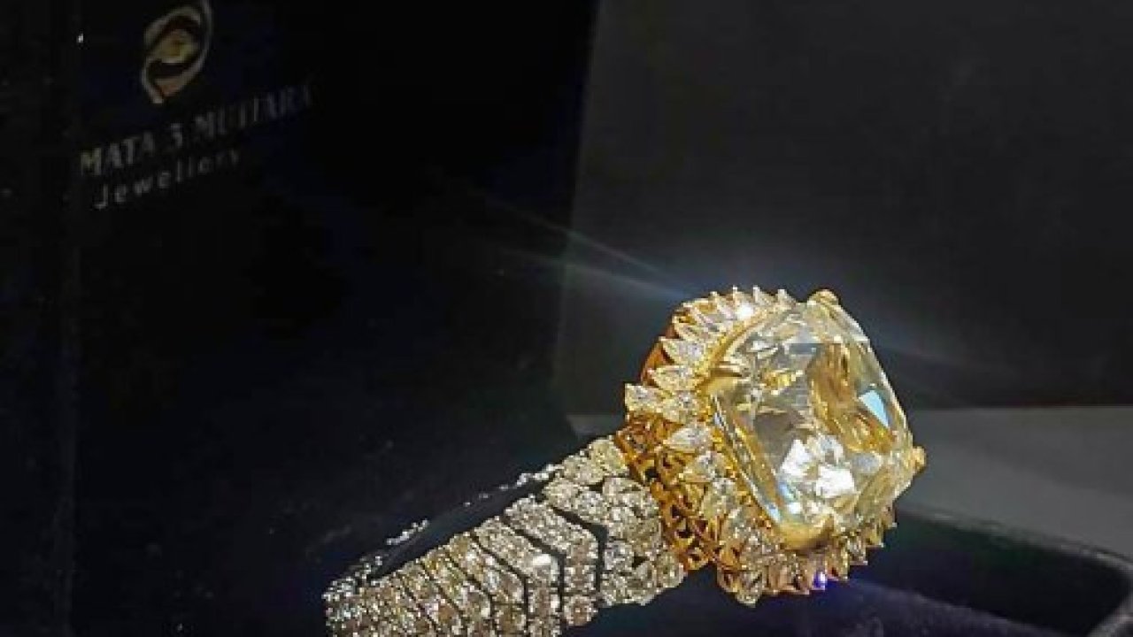 Endonezya'dan getirilen 80 karatlık pırlantayı Kapalıçarşı'da satmaya çalışan 6 şüpheli yakalandı