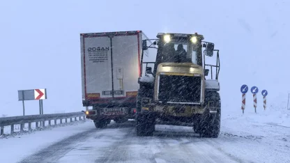 Erzurum, Ardahan ve Kars'ta kar yağışı etkili oldu