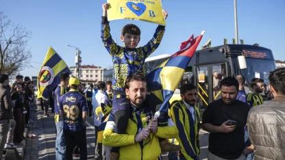 Fenerbahçe, Beşiktaş derbisi için Chobani Stadı'na hareket etti