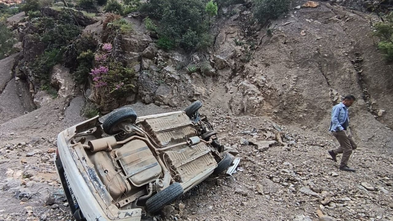 Gaziantep'te trafik kazası: Dere yatağına devrilen otomobilin sürücüsü yaralandı