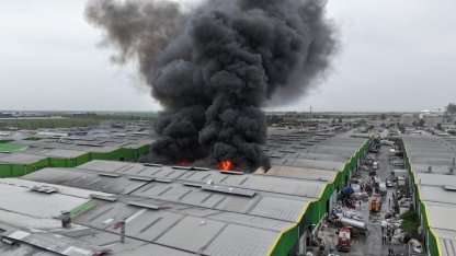 GÜNCELLEME - Adana'da geri dönüşüm tesisinde çıkan yangına müdahale ediliyor