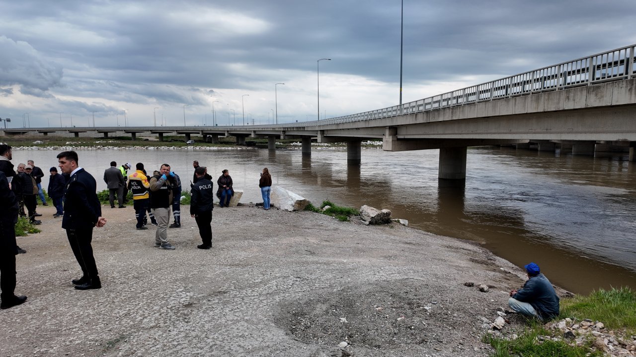 GÜNCELLEME - Bursa'da aracıyla akıntıya kapılan sürücünün cesedine ulaşıldı