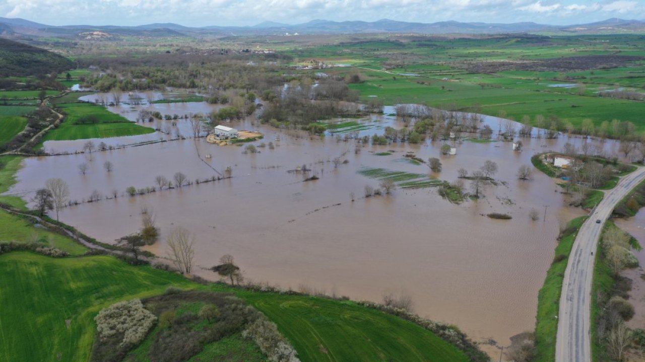 GÜNCELLEME - Çanakkale'de sağanak nedeniyle kapanan 2 köy yolu ulaşıma açıldı