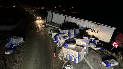 GÜNCELLEME - Çorum'da tırın devrilmesi sonucu kapanan Kırıkkale-Tokat kara yolu ulaşıma açıldı