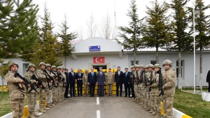 İçişleri Bakan Yardımcısı Yiğitbaşı, Van'da ziyaretlerde bulundu