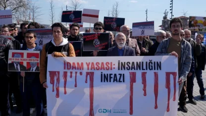 İstanbul'da, İsrail'in Filistinli esirlere yönelik "idam yasası" protesto edildi 