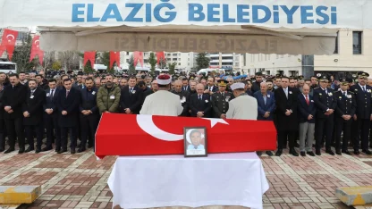 İstanbul'da trafik kazasında şehit olan polis Seçkin Yalçın memleketinde son yolculuğuna uğurlandı 