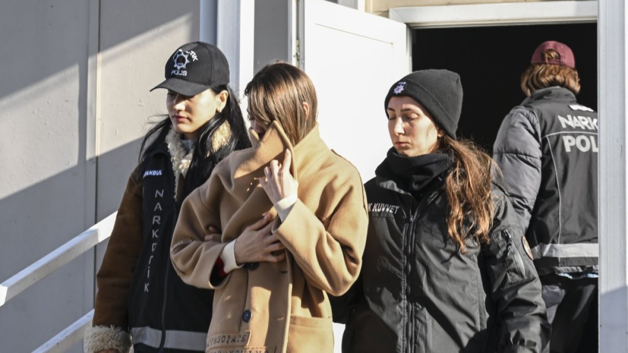 İstanbul'daki uyuşturucu soruşturmasında gözaltına alınan 19 zanlı adliyede