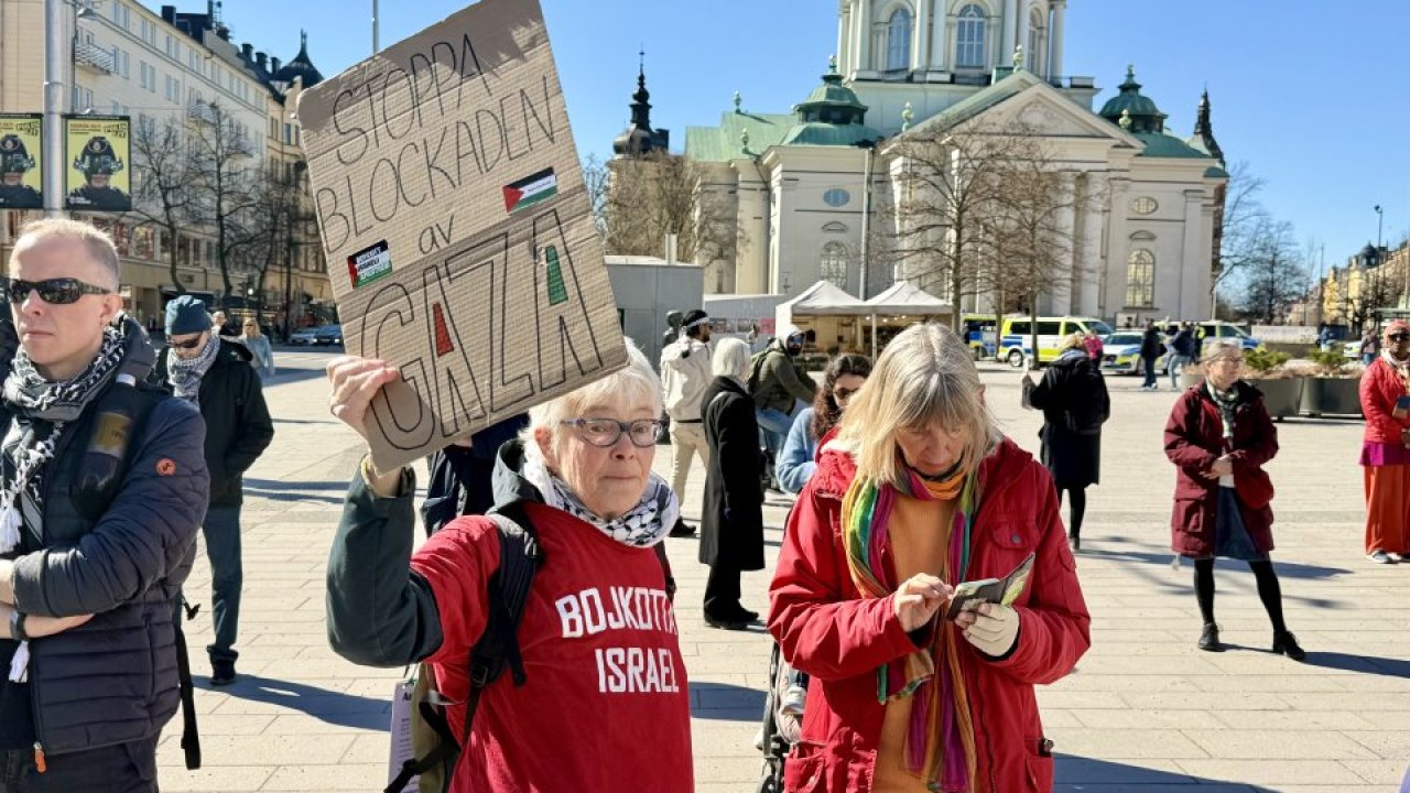 İsveç'te İsrail'in Gazze ve Lübnan saldırıları protesto edildi