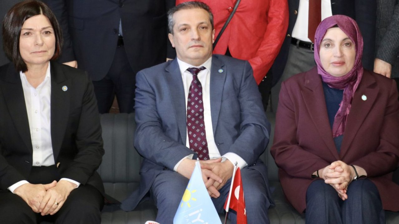 İYİ Parti Genel Başkan Yardımcısı Ofluoğlu, Trabzon'da basın toplantısı düzenledi: