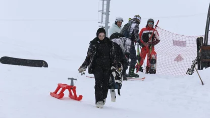 Kayak sezonu uzatılan Palandöken'de hafta sonu yoğunluğu yaşanıyor