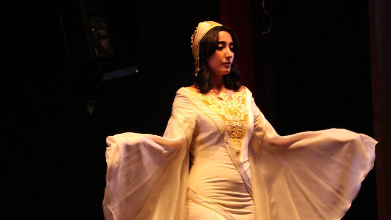 Kayseri'de "Mimar Sinan Kıyafetleri" defilesi düzenlendi