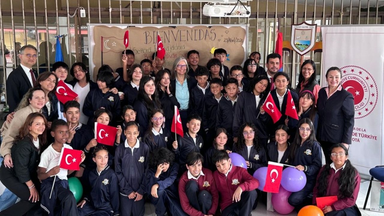 Kolombiya’da 23 Nisan Ulusal Egemenlik ve Çocuk Bayramı kutlamaları gerçekleştirildi.