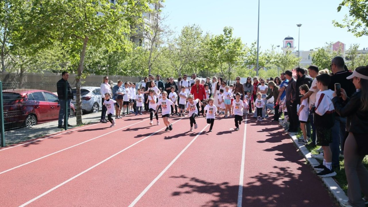 Koşamayan arkadaşları için İzmir'de koştular