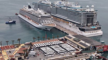 Kuşadası'na 2 kruvaziyerle 5 bin 297 turist geldi