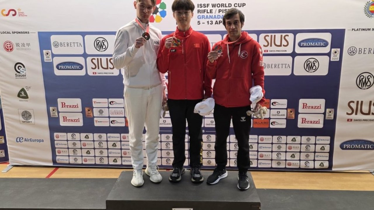 Milli atıcı Buğra Selimzade, Dünya Kupası'nda bronz madalya kazandı