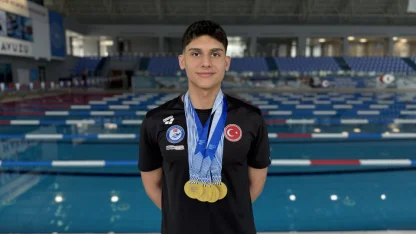 Milli yüzücü Emre Onuş yeni başarılar için çalışıyor 