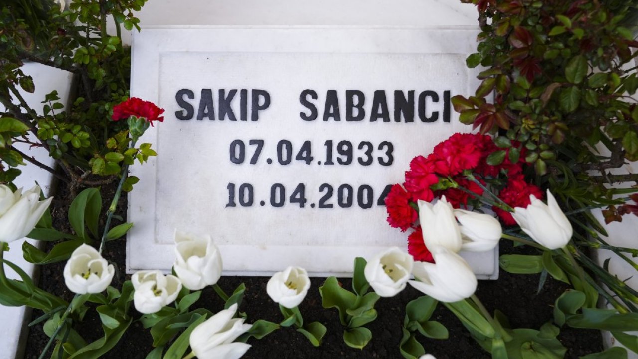 Sakıp Sabancı vefatının 22. yılında kabri başında anıldı